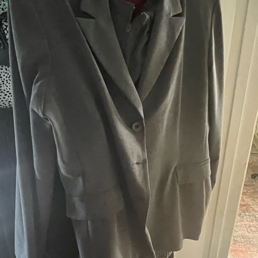 Women’s suit